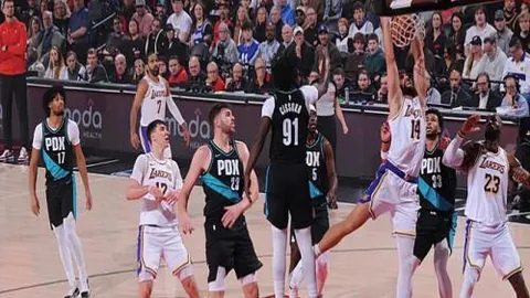 中国足球队世预赛遭遇澳大利亚队败北