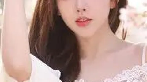 “拜仁传奇盖德·穆勒雕像在安联球场外隆重揭幕”